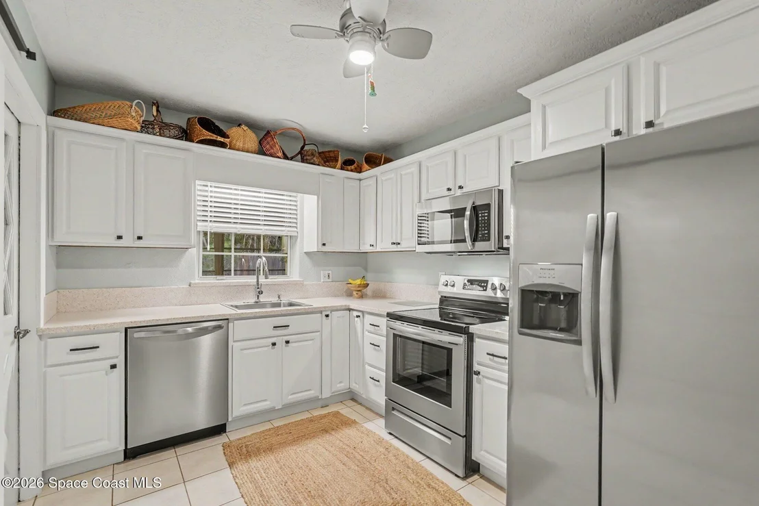 Photo of 565 Old Oak Street