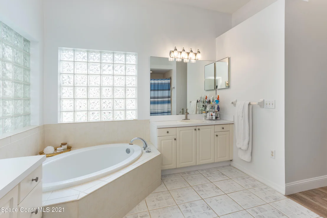 Photo of 2209 Royal Oaks Drive