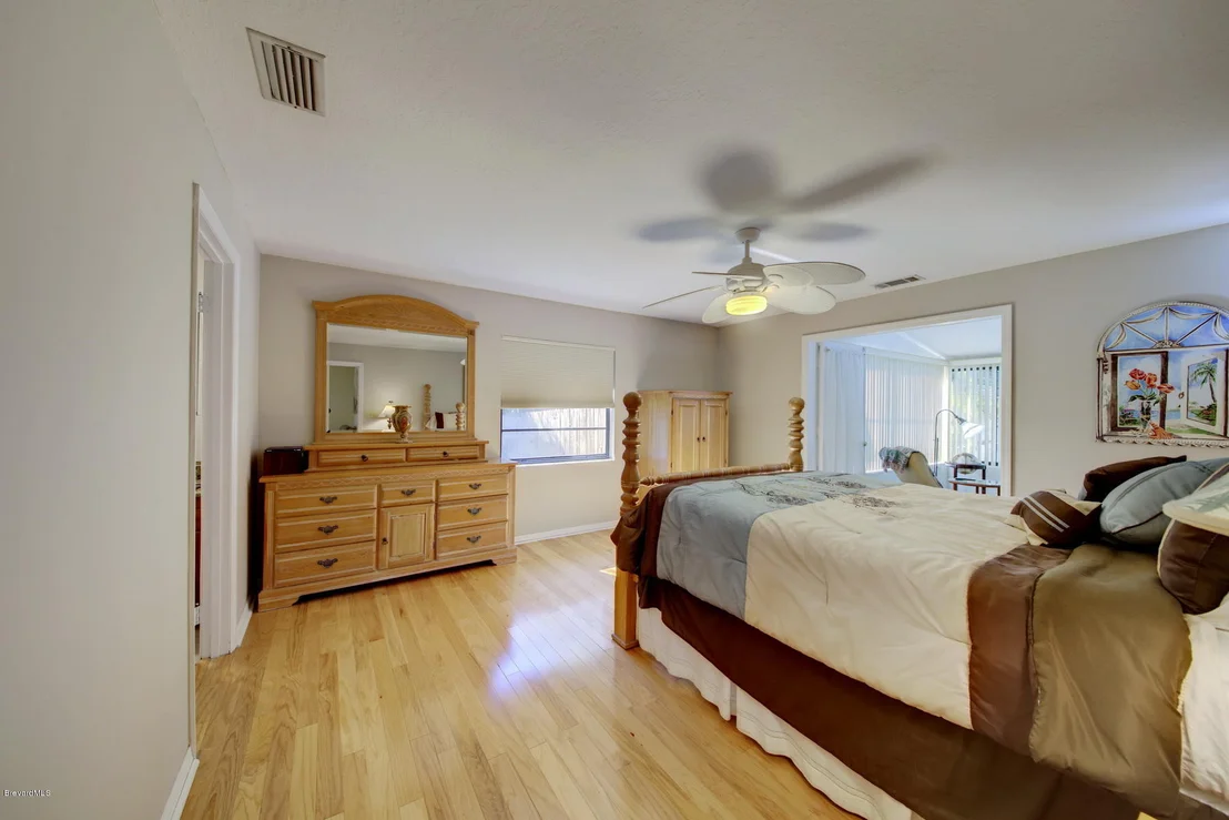 Photo of 1827 S Live Oak Drive