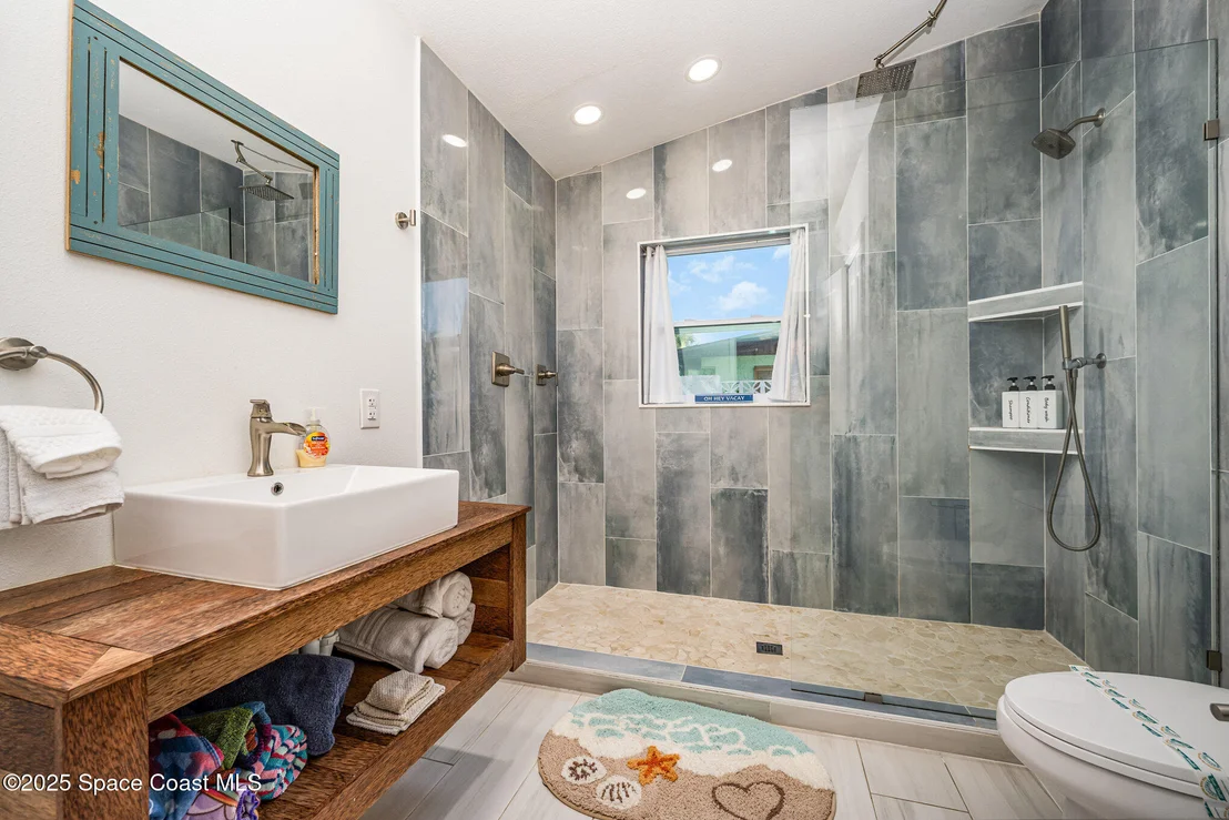 Photo of 113 W Leon Lane