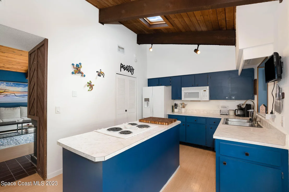 Photo of 320 Bayhead Drive