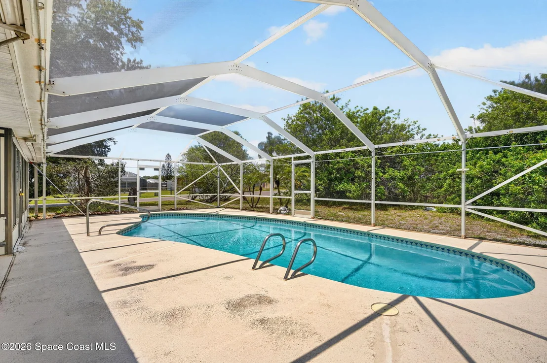 Photo of 1340 Mariposa Drive NE