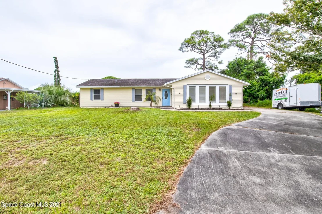 Photo of 6039 Apple Avenue