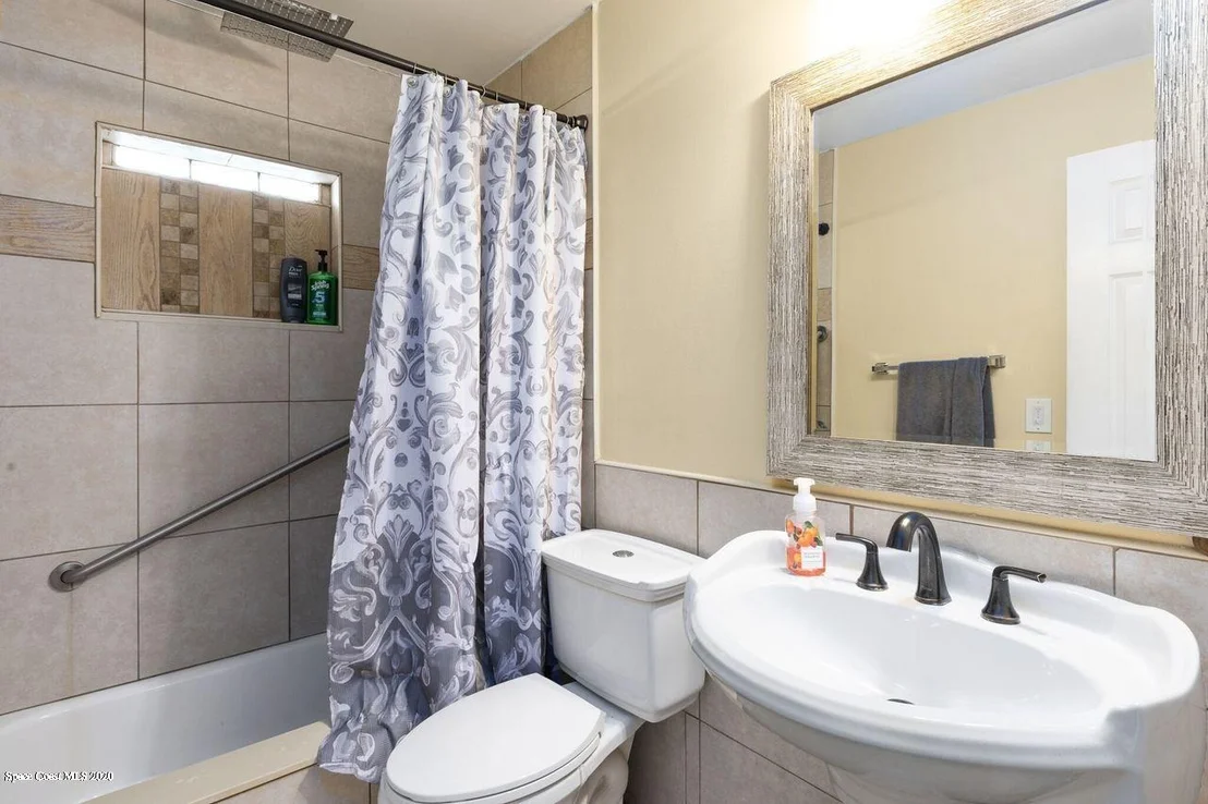 Photo of 823 Levitt Parkway