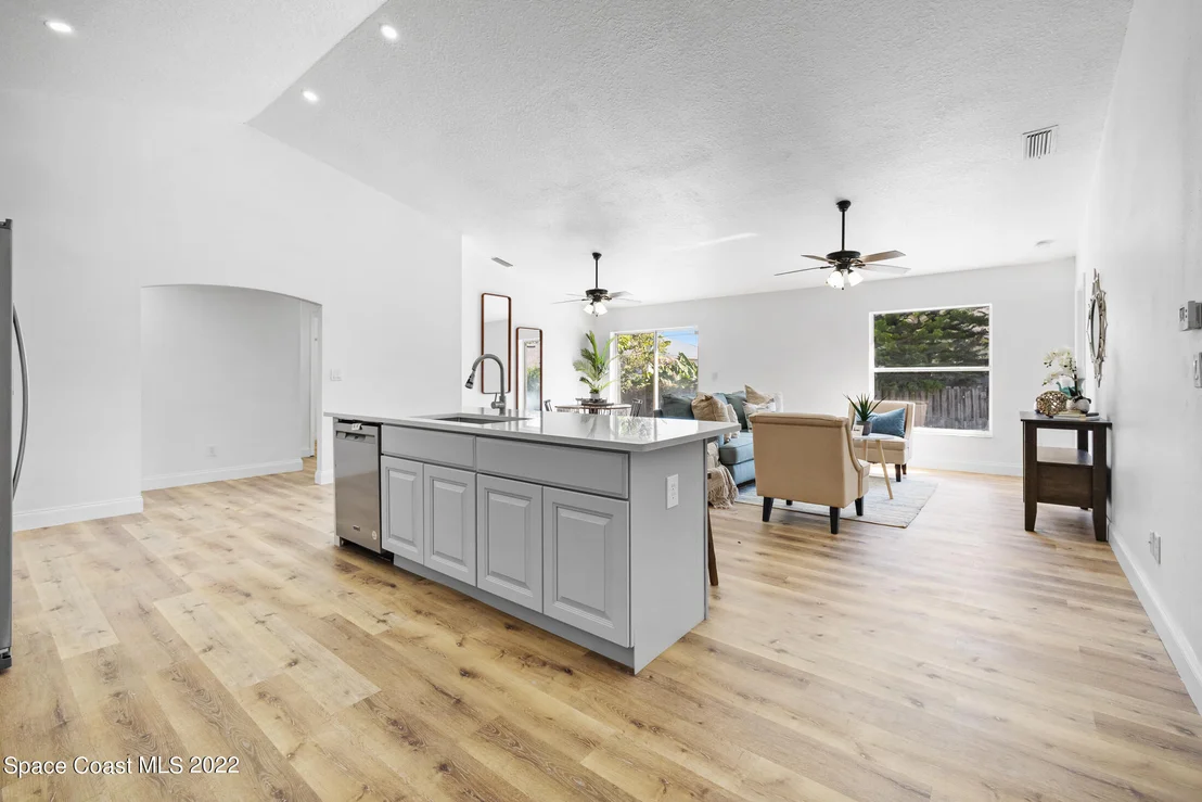 Photo of 6455 Kingdom Avenue