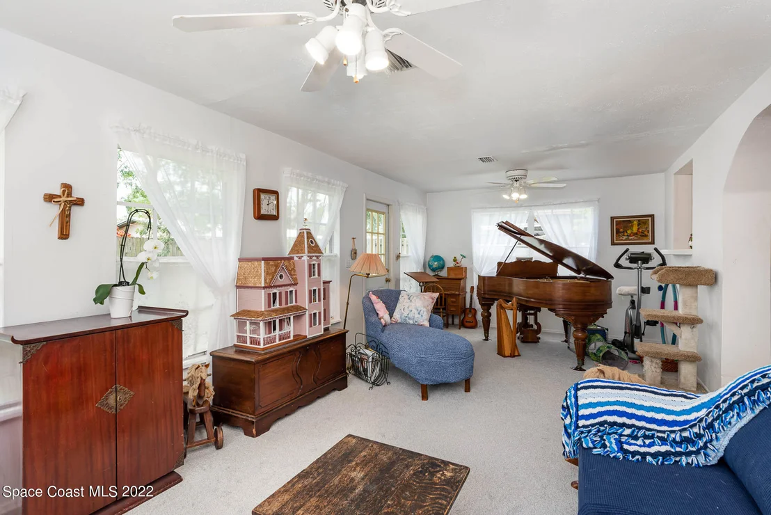 Photo of 834 Mohawk Avenue