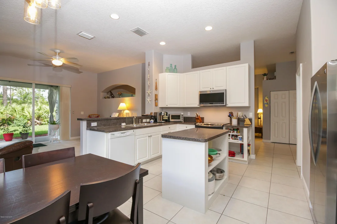 Photo of 565 Gardendale Circle SE