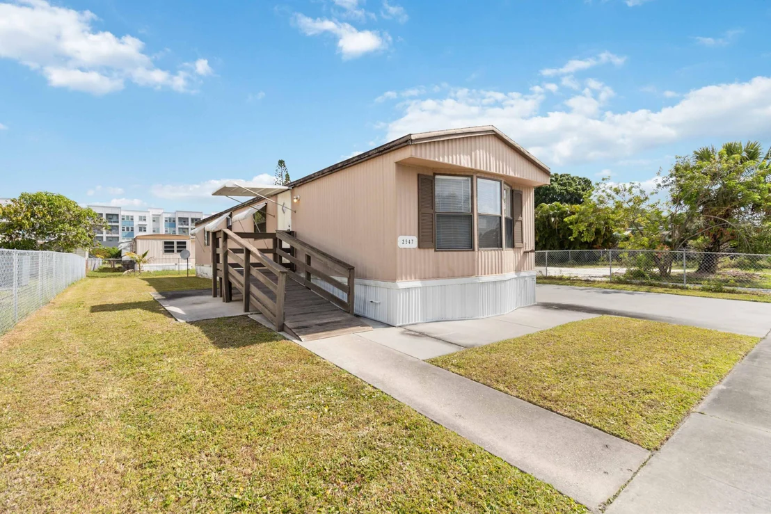 Photo of 2547 Chatham NE