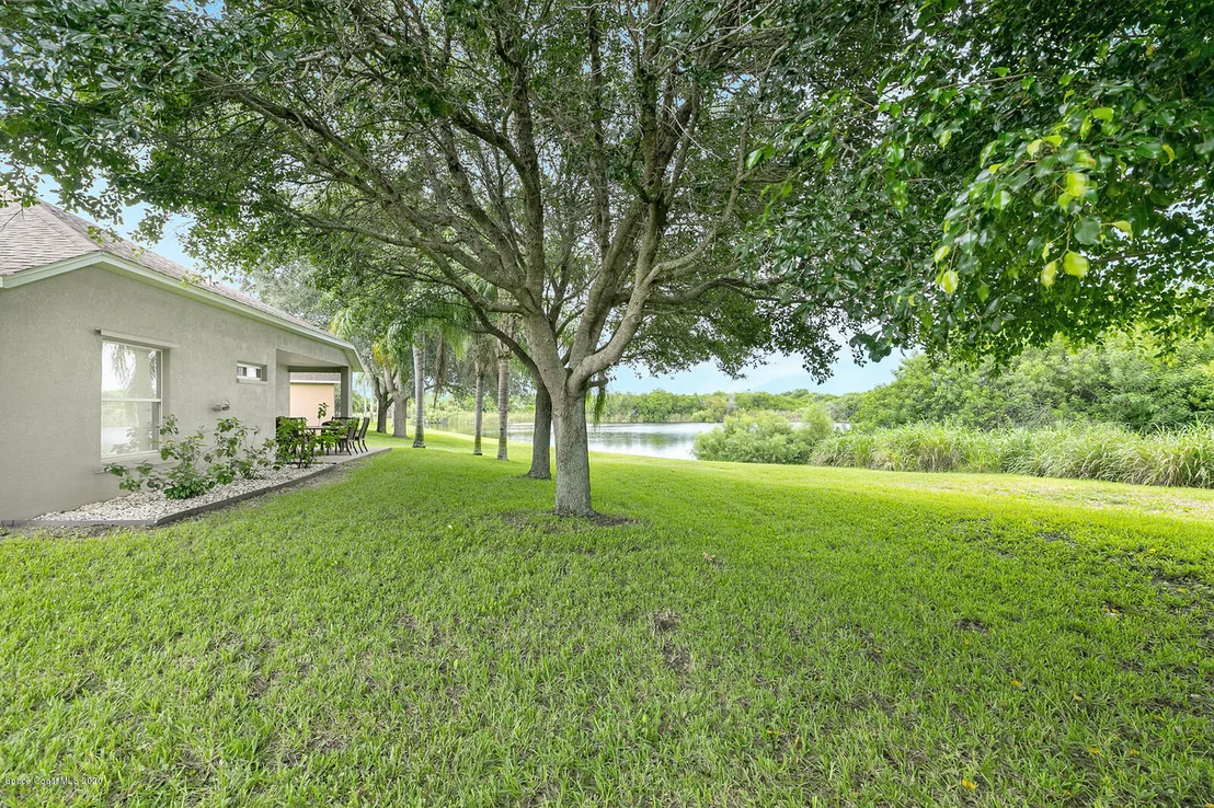 Photo of 895 Villa Drive