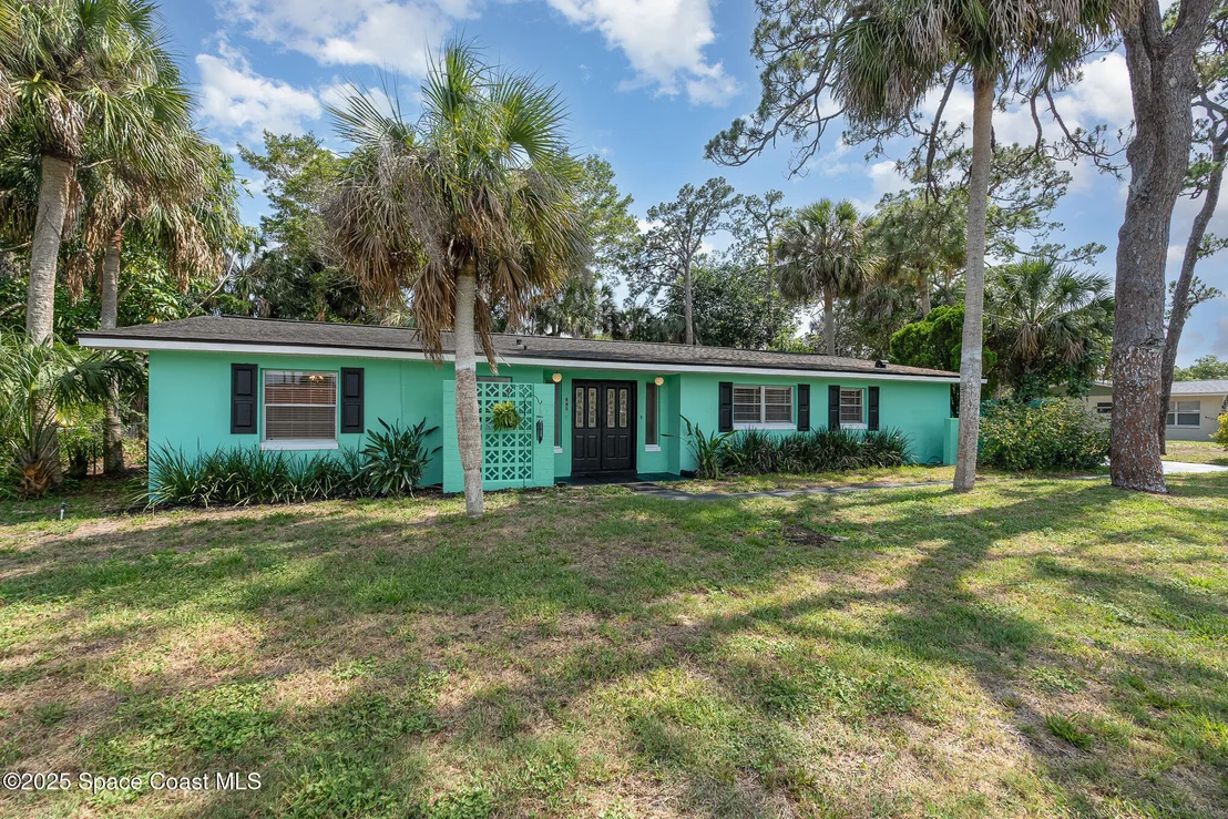 Photo of 445 Pine Boulevard