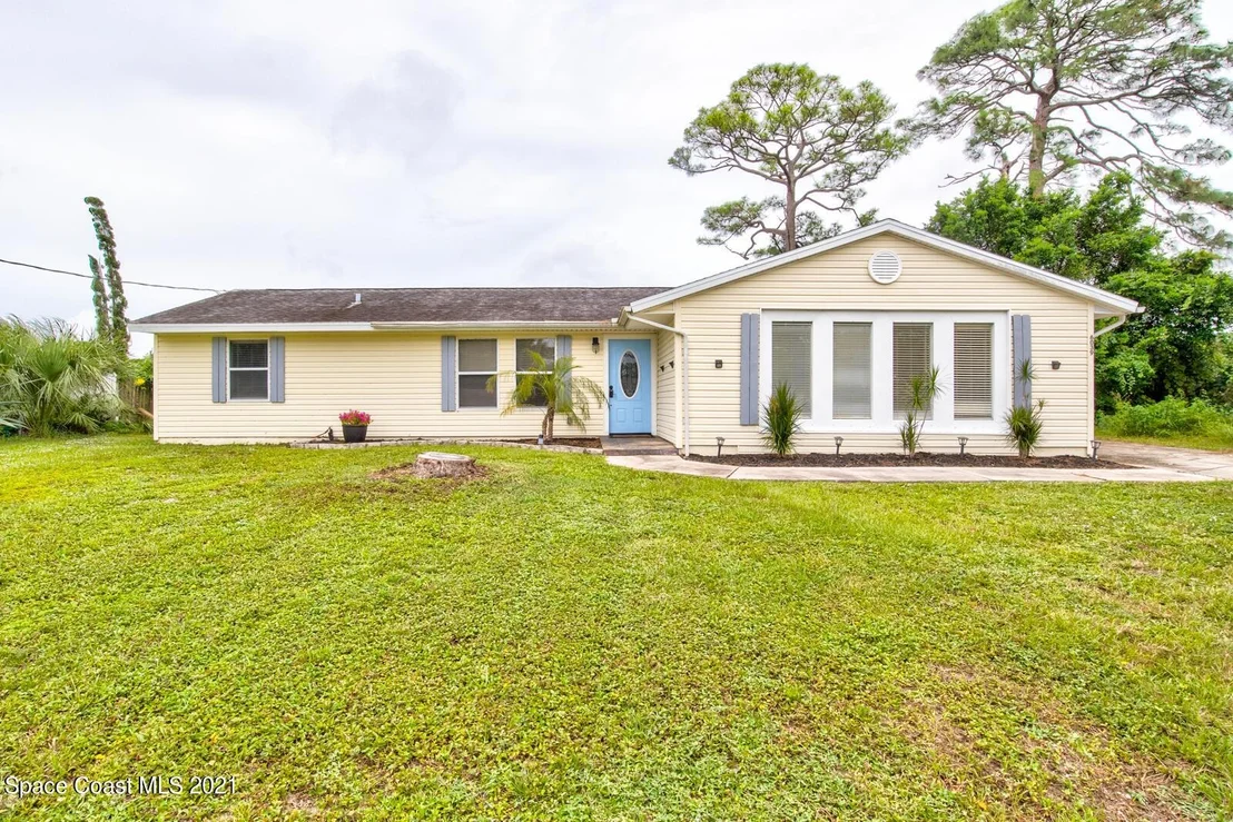 Photo of 6039 Apple Avenue