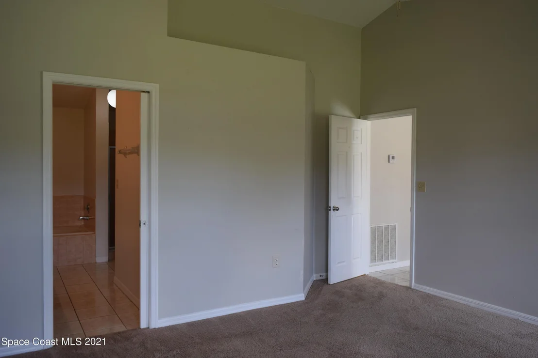 Photo of 816 Seven Gables Circle SE