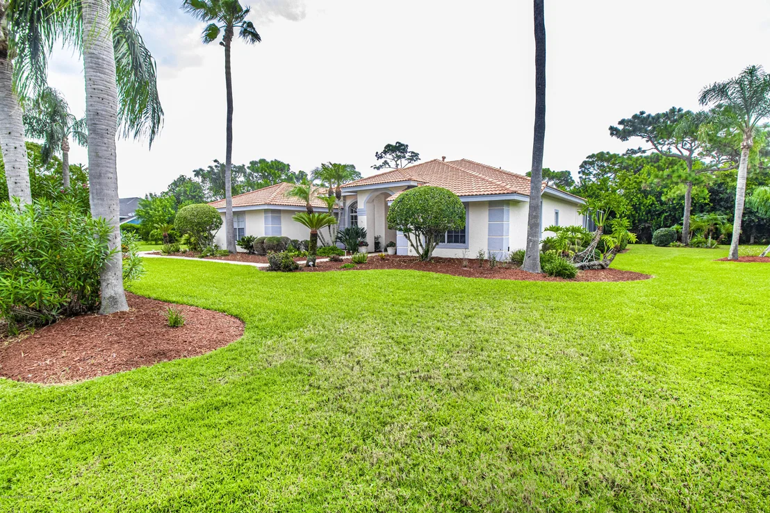 Photo of 735 Glengarry Drive