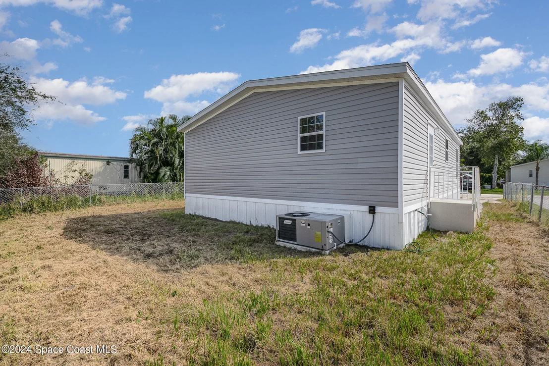 Photo of 2551 Chatham Way NE
