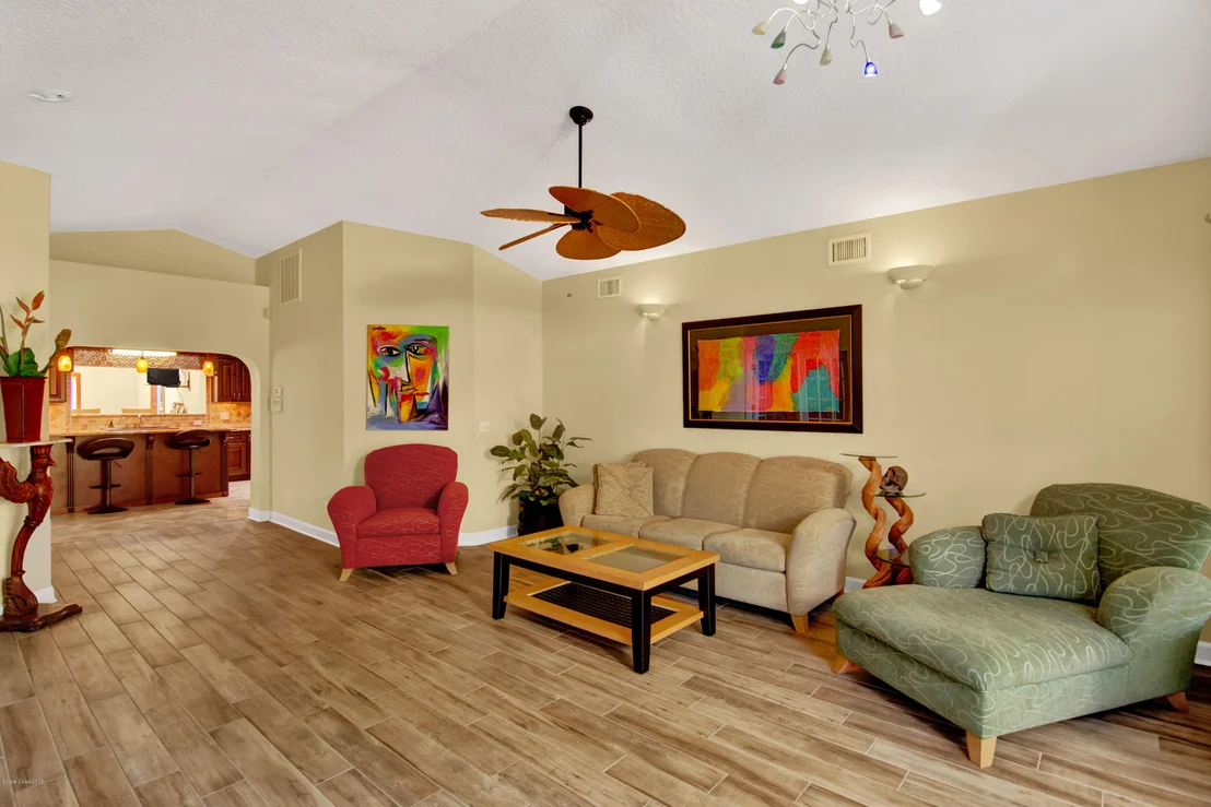 Photo of 413 Sunset Boulevard