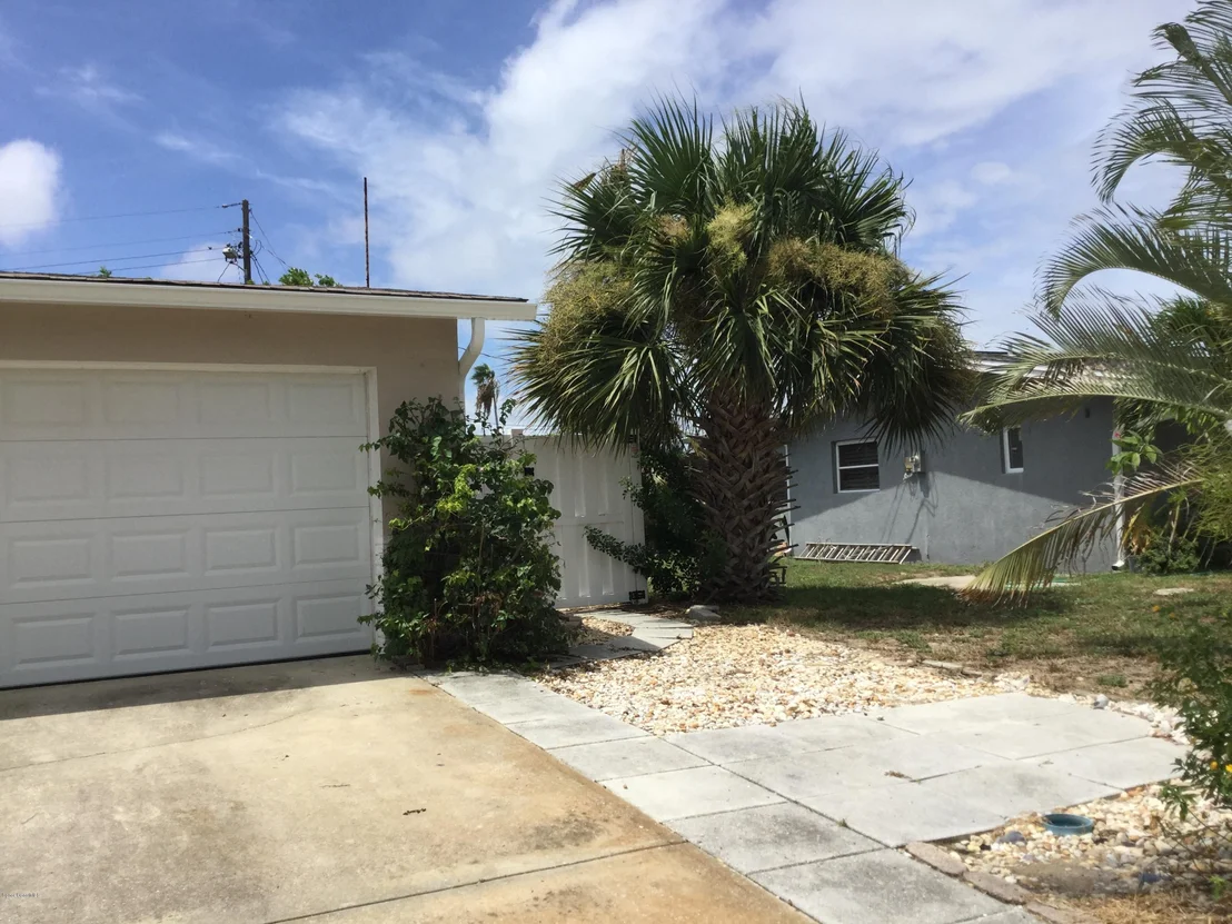 Photo of 610 N Robert Way