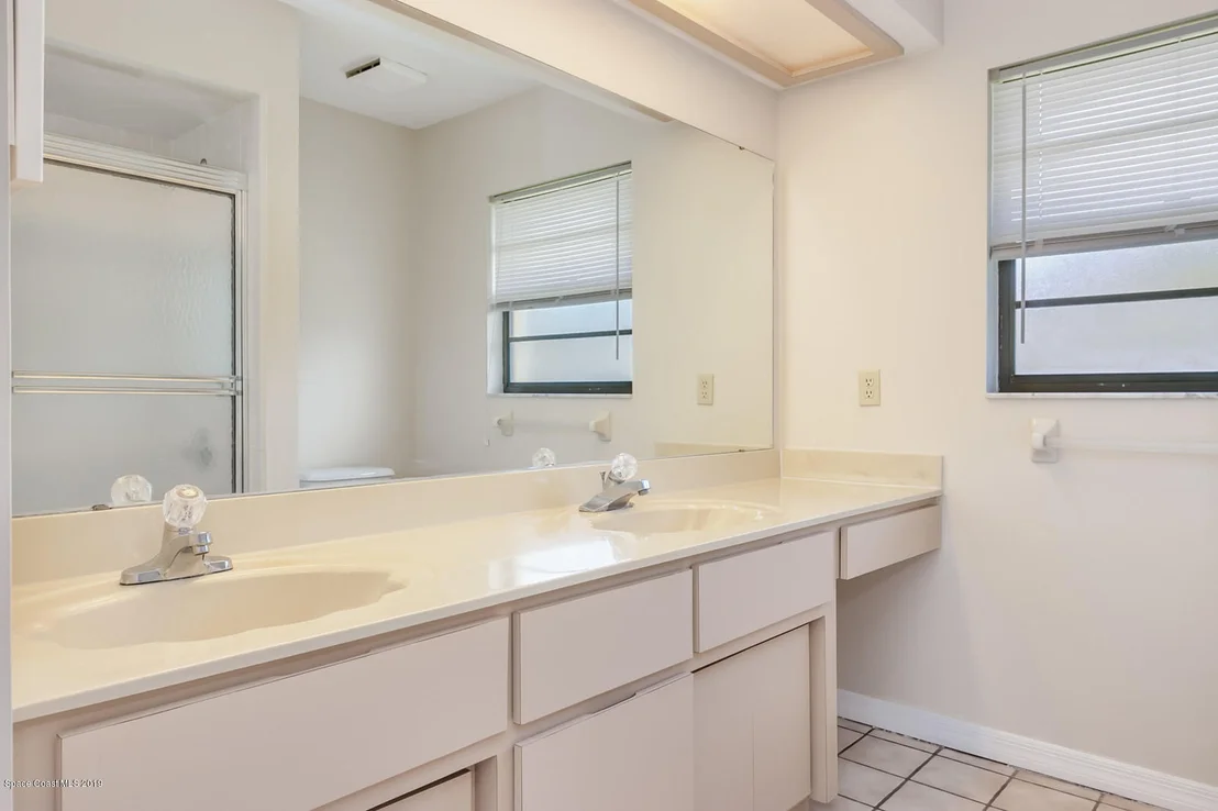Photo of 2274 Woodlawn Circle