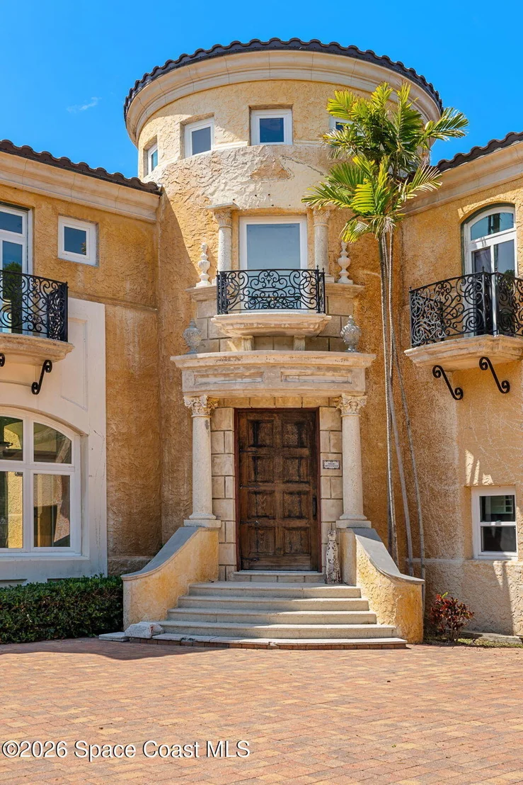 Photo of 1000 N Riverside Drive