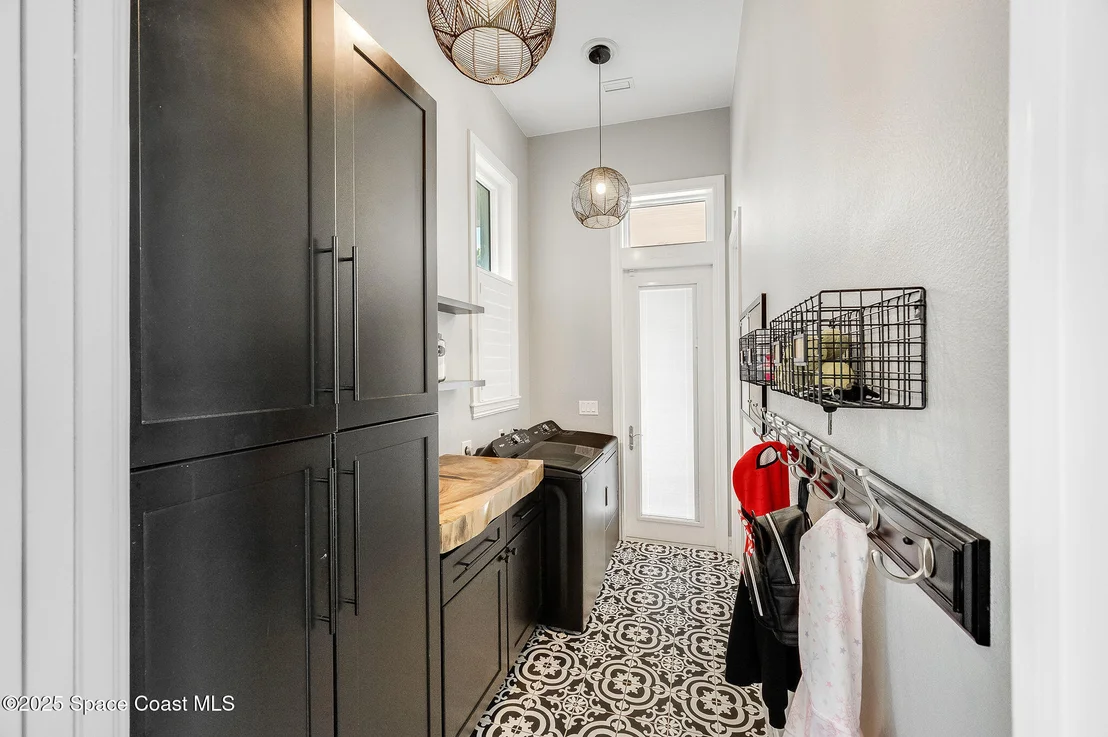 Photo of 4236 Hield Road NW