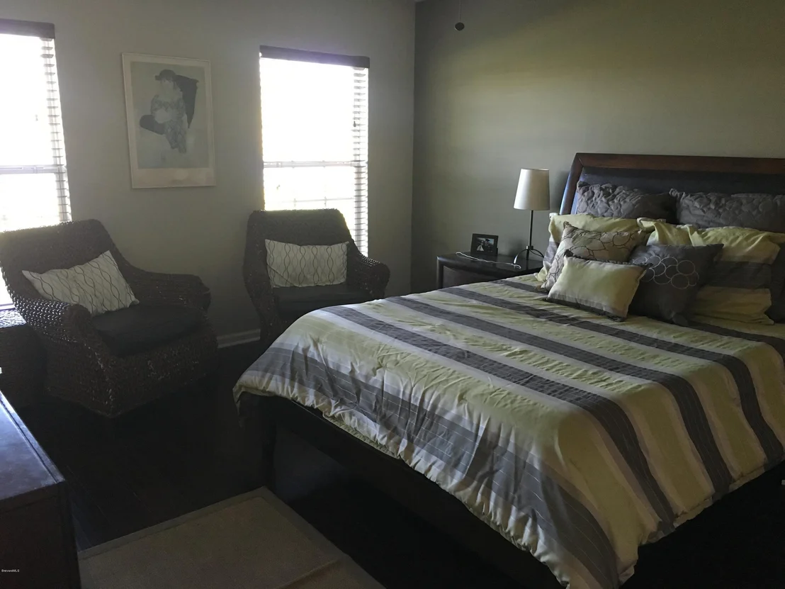 Photo of 325 SE Abernathy Circle