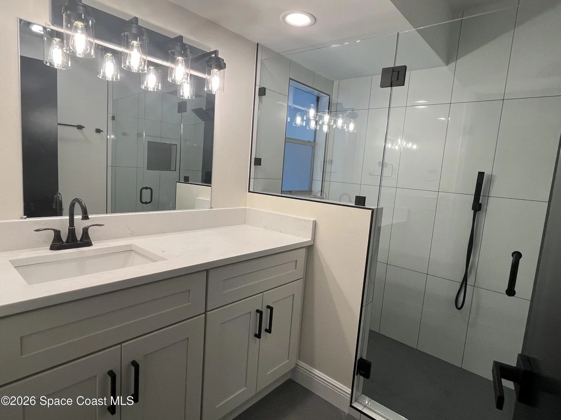 Photo of 1171 Riviera Drive NE