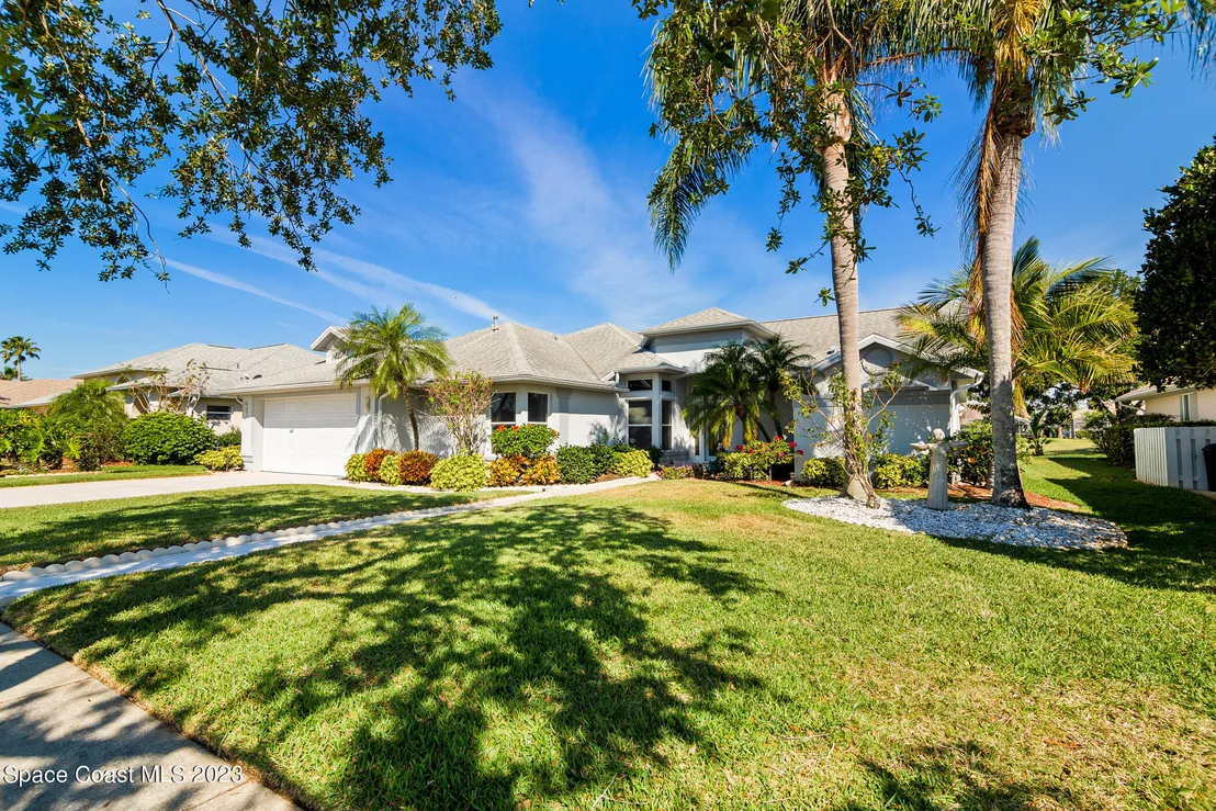 Photo of 2398 Golf Vista Boulevard