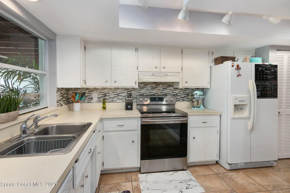 Photo of 1002 Mandarin Drive NE