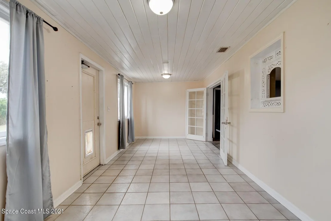 Photo of 6039 Apple Avenue