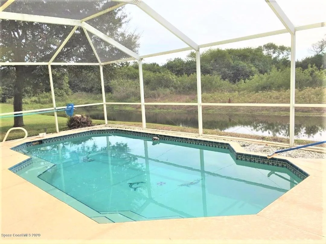 Photo of 889 Villa Drive