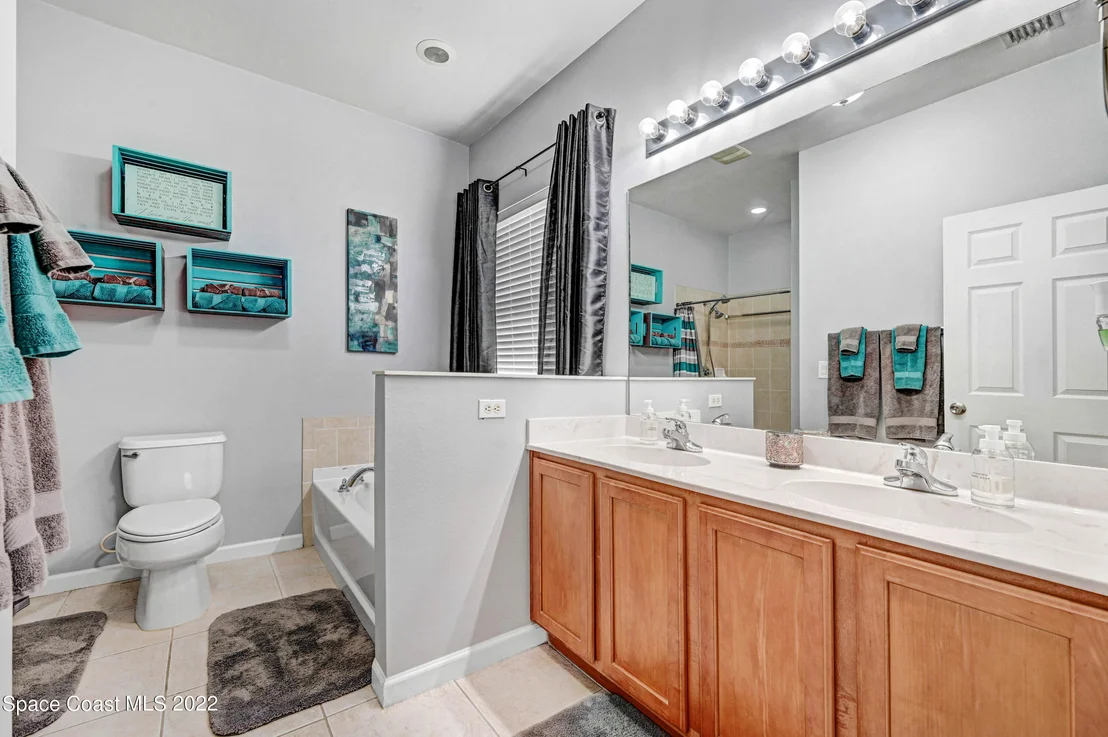 Photo of 880 Lyons Circle NW