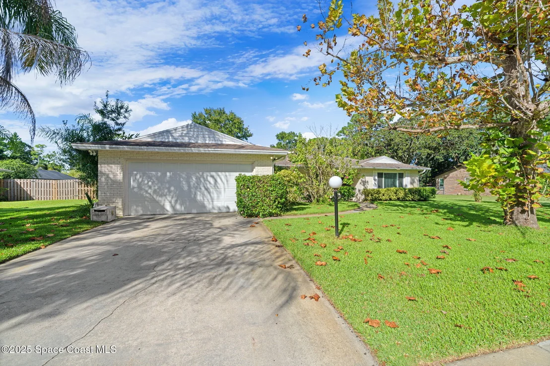 Photo of 611 Dundee Circle