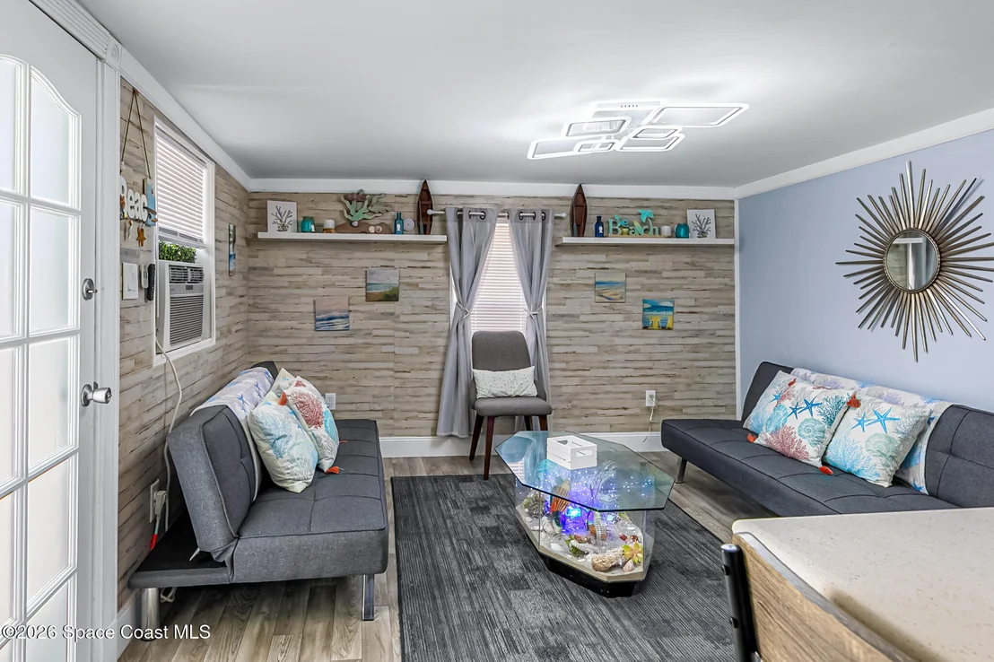 Photo of 329 Pineda Street