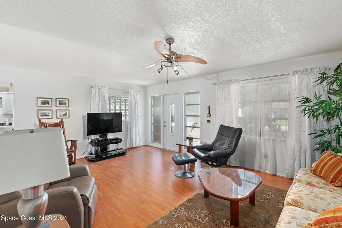 Photo of 584 Westminster Avenue