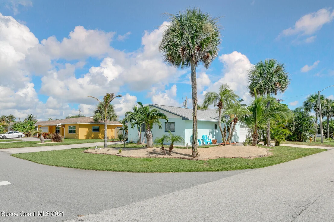 Photo of 300 Bahama Drive