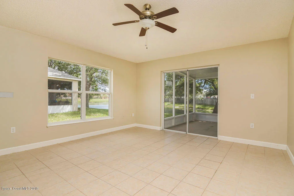 Photo of 1123 White Oak Circle