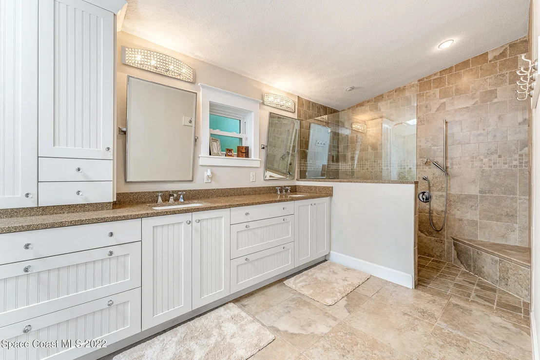 Photo of 437 River View Lane