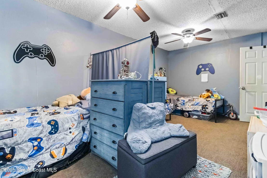 Photo of 6581 Bancroft Avenue