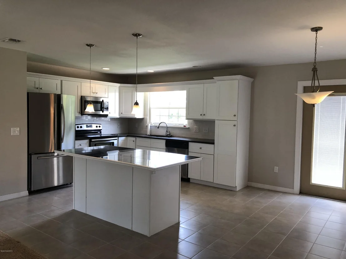 Photo of 949 Beach Lane