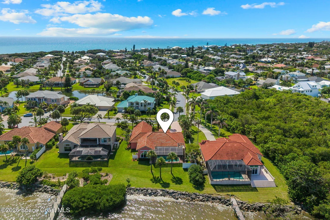 Photo of 327 Island Drive