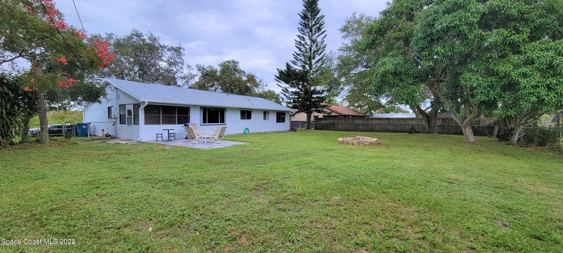 Photo of 981 Cadillac Drive NE