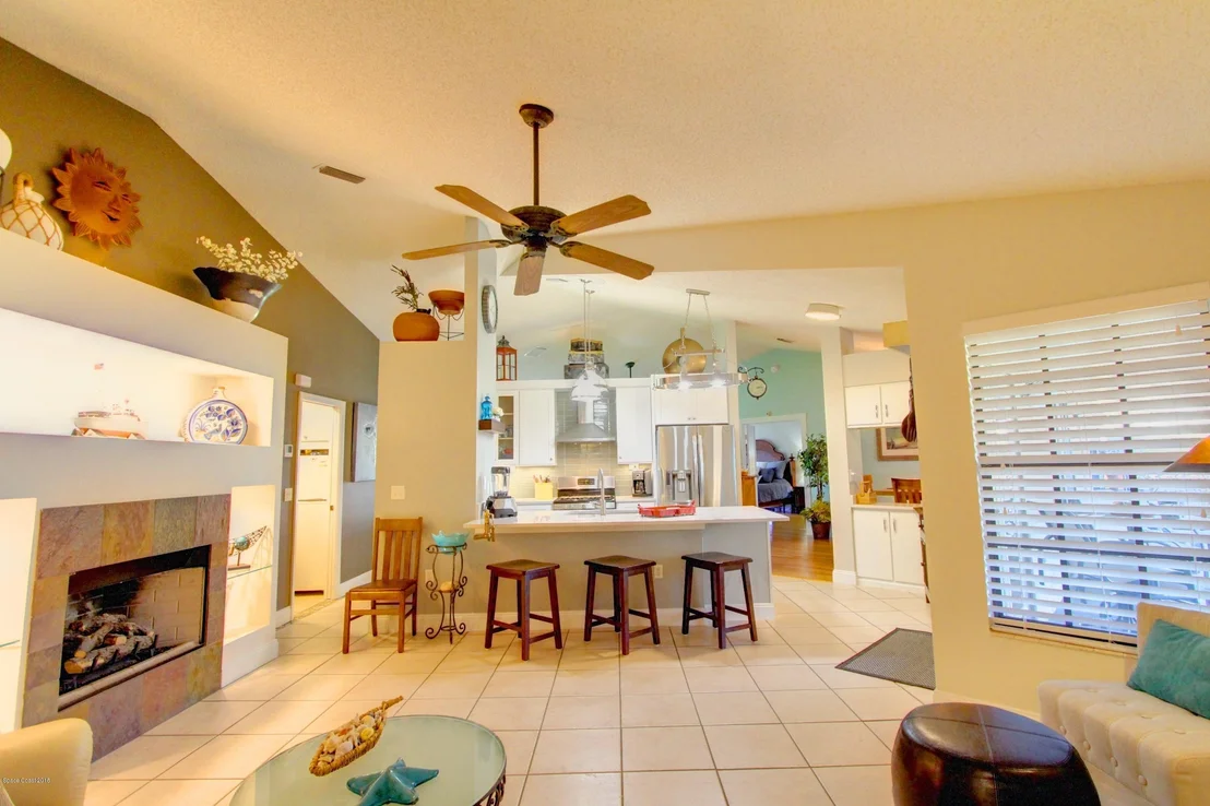 Photo of 1237 Lakeview Drive