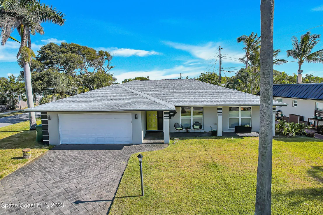 Photo of 380 Bahama Drive