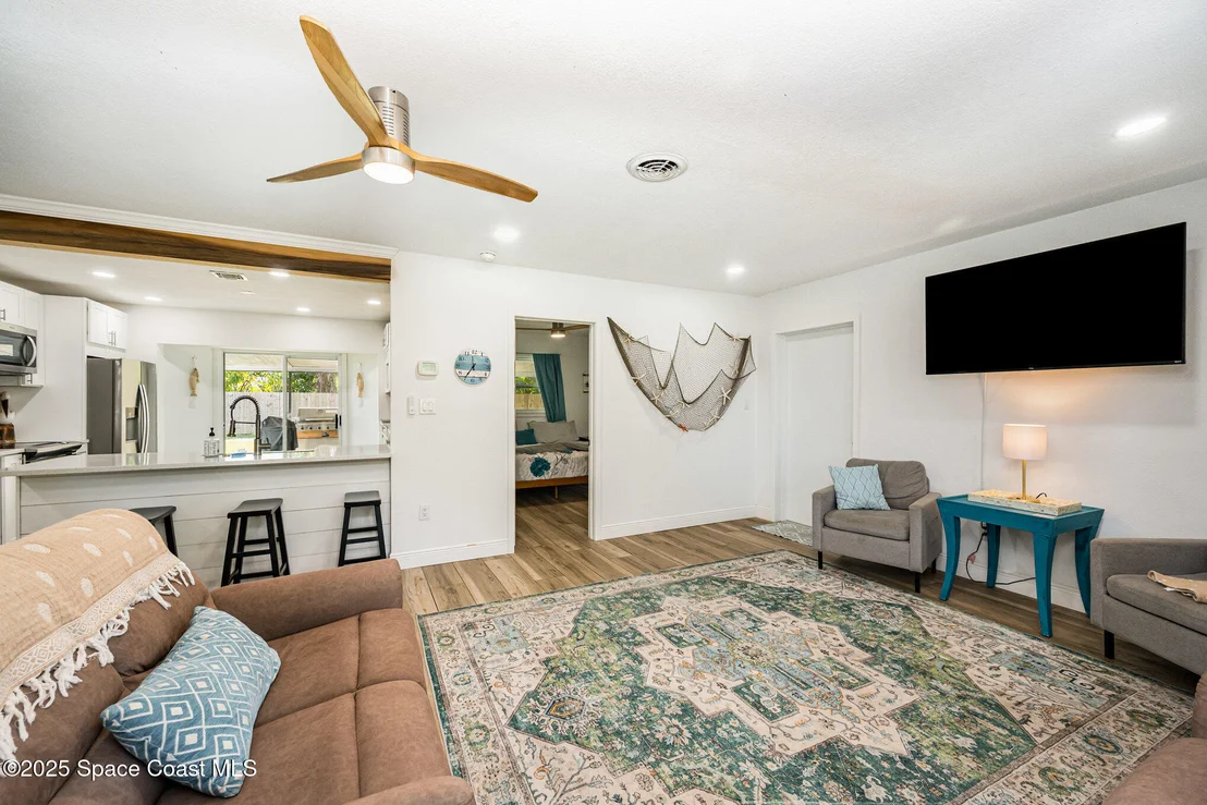 Photo of 113 W Leon Lane