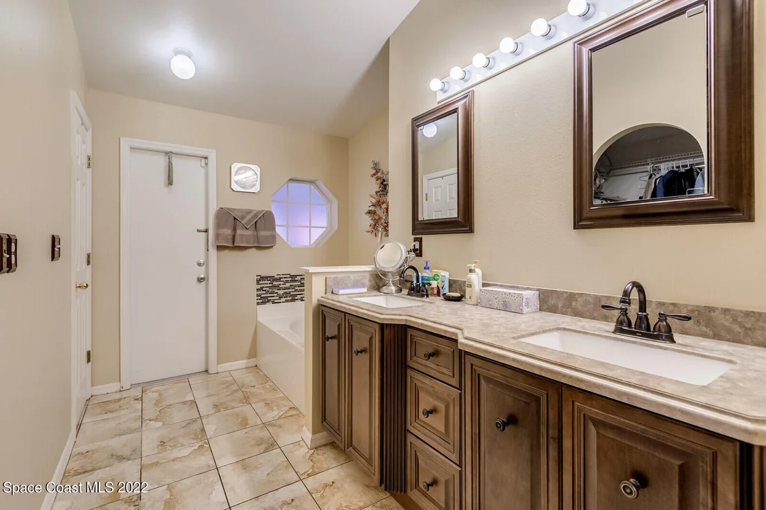 Photo of 1672 Vista Lake Circle