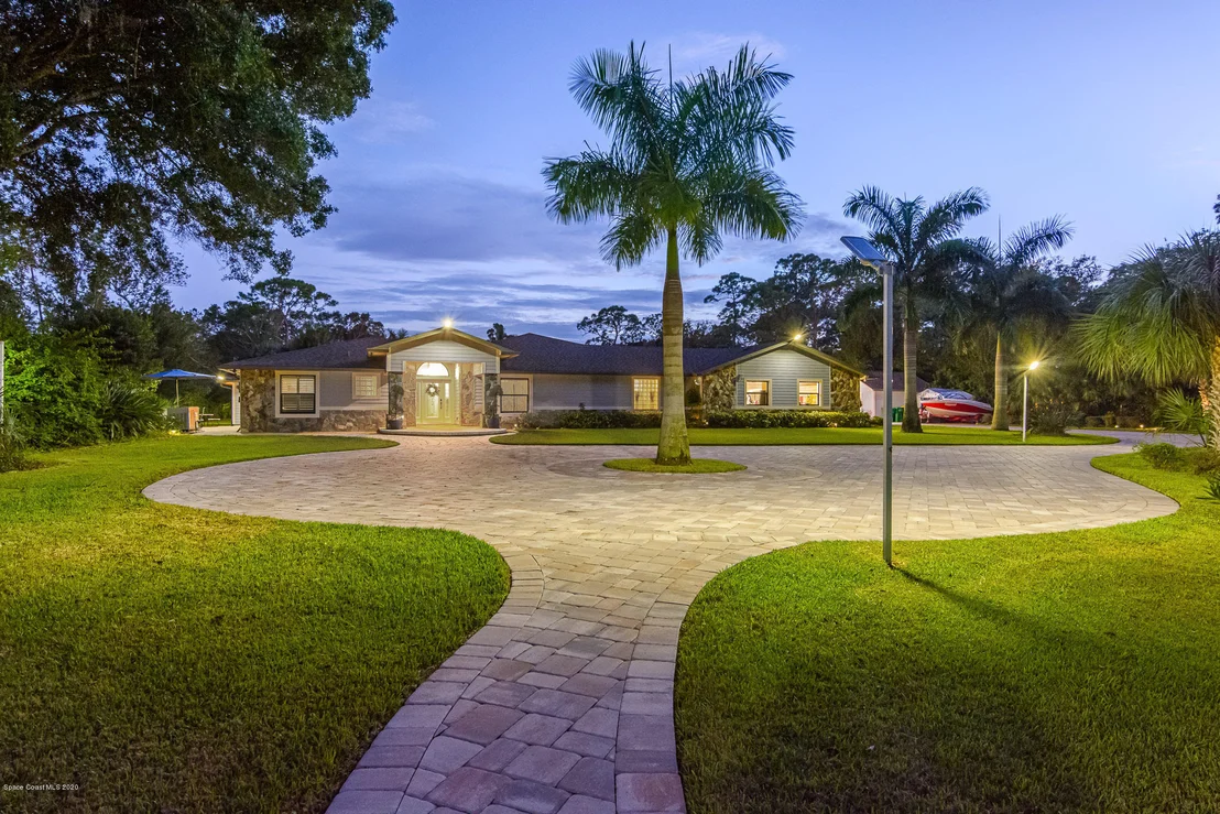 Photo of 4085 Lake Washington Road