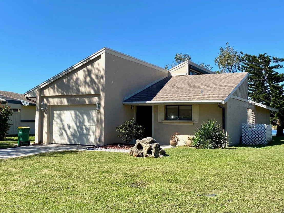 Photo of 300 Bayhead Drive