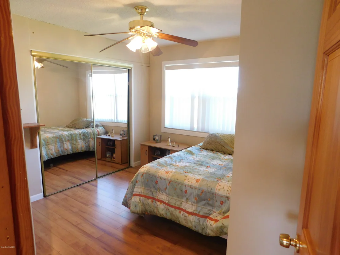 Photo of 978 Bianca Drive NE