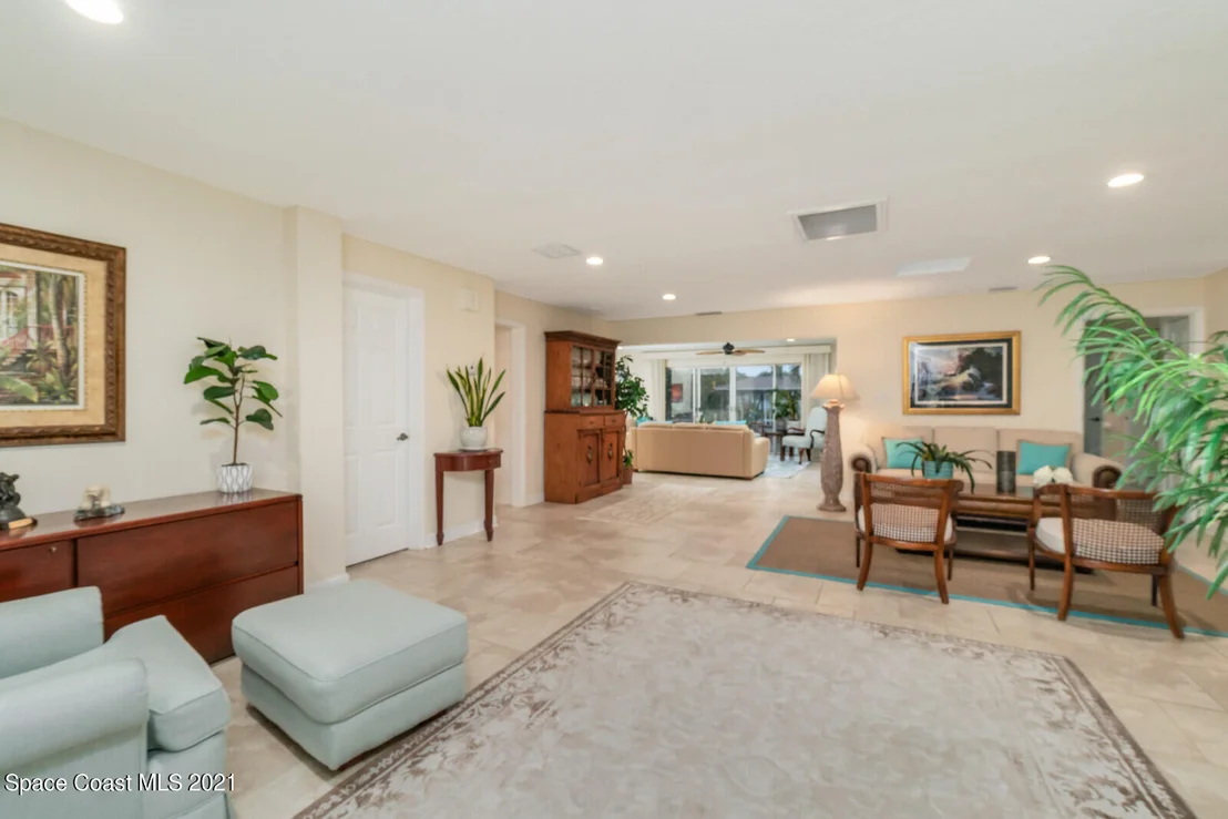 Photo of 481 Cardinal Drive