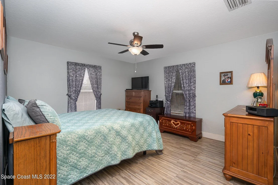 Photo of 1137 Scyphers Street NE