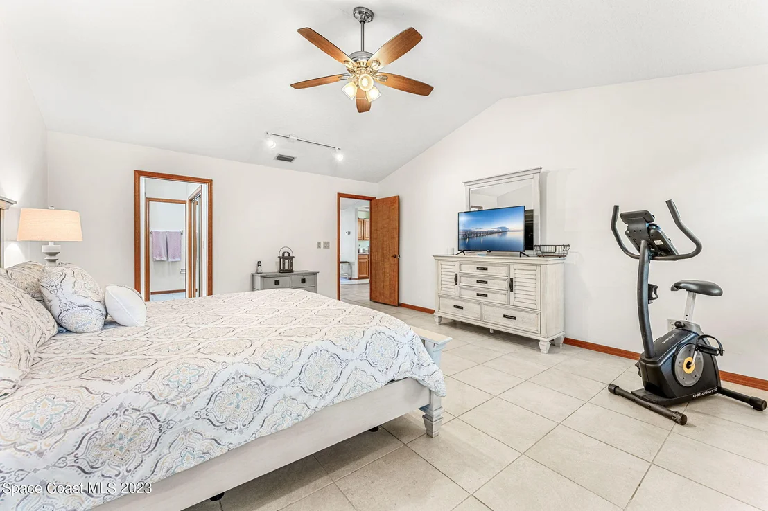 Photo of 885 Ridge Lake Drive